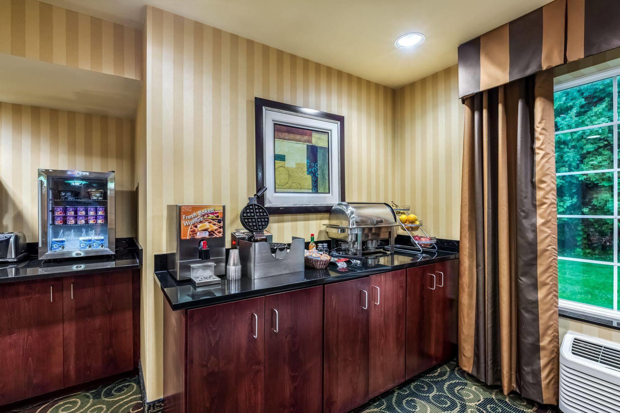 Cobblestone Inn & Suites - Vinton, Ia Экстерьер фото